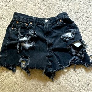 Super distressed Levi Cut-off size 26